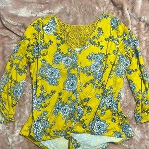 NOBO blouse yellow and blue has rouge sleeves pretty on size xxl